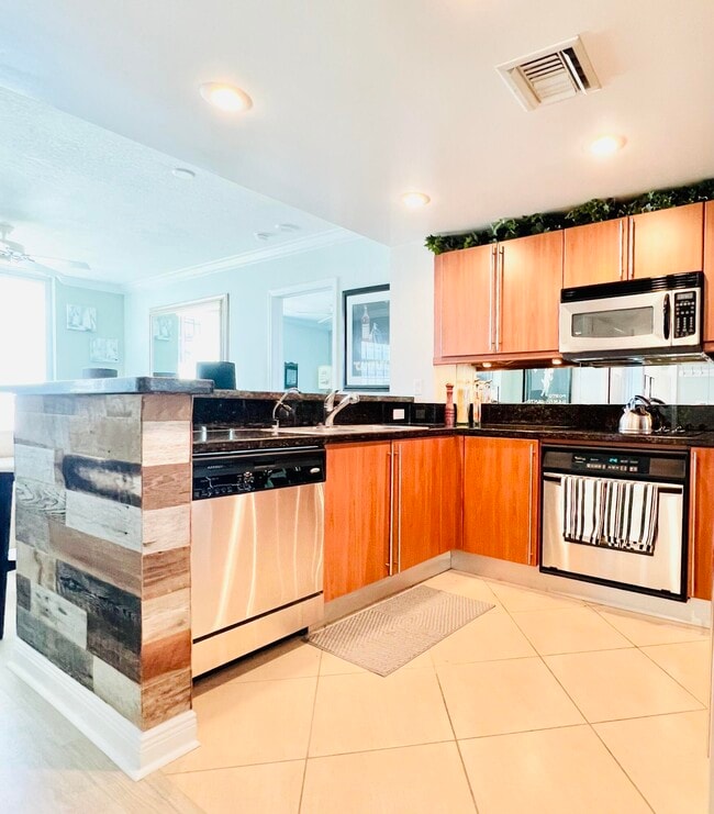 Photo - 610 Clematis St Unit 726