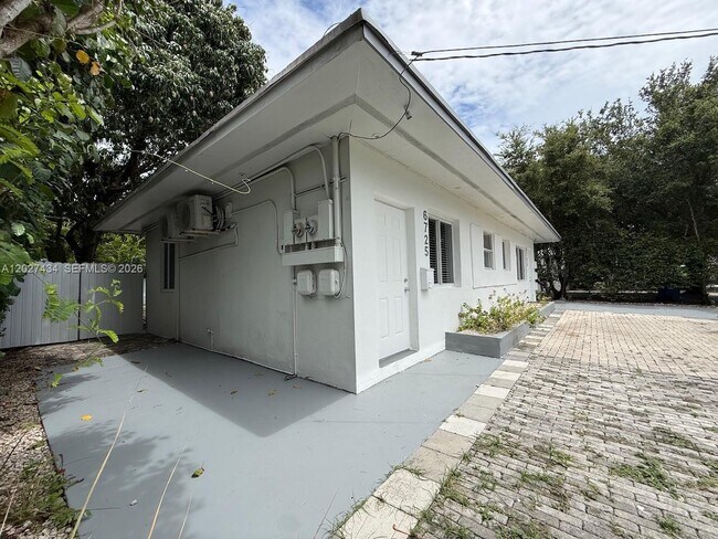 Photo - 6723 NE Miami Pl Unidad 1-4