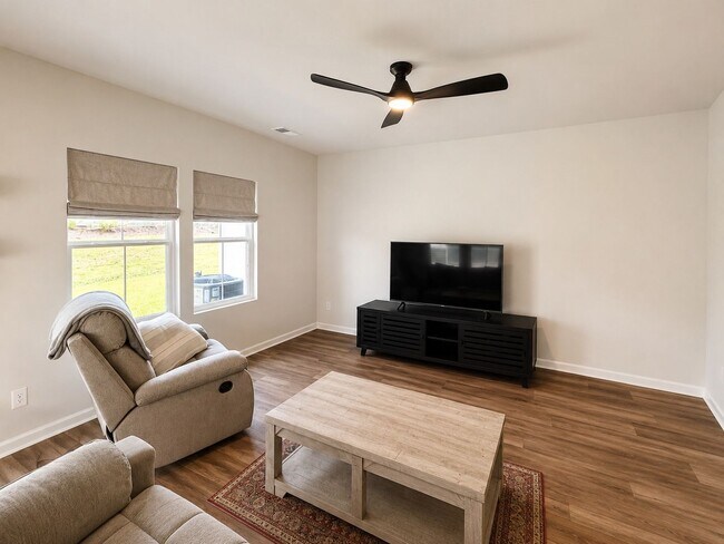 Photo - 256 Agrarian Ave