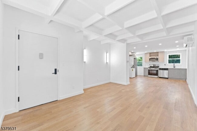 Building Photo - 100 Chestnut St Unit D Rental