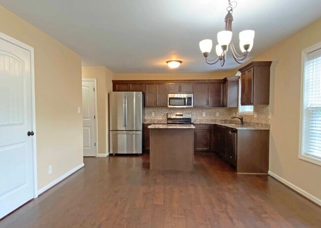 Photo - 967 Harding Dr