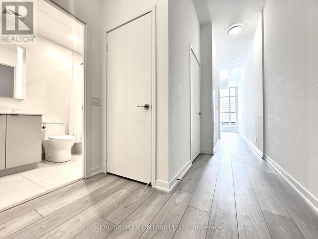 Photo - 285 Dufferin St Unité 205