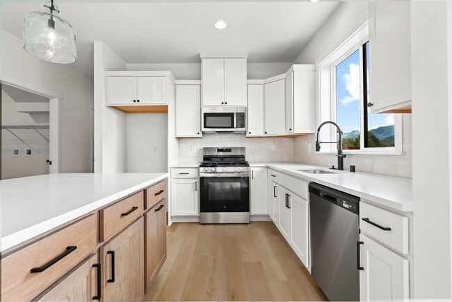 627 Legacy Wy
