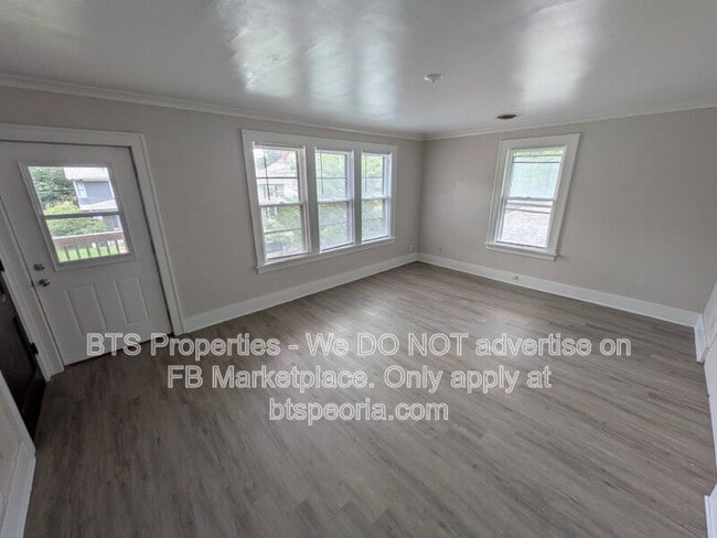 Building Photo - 1532 W Barker Ave