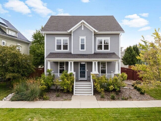 Building Photo - Spacious, modern 5 bed 4 bath home