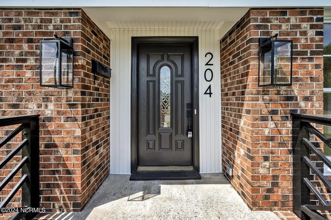 Building Photo - 204 S Harris St