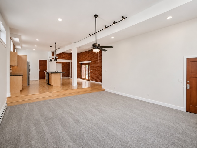 Photo - 415 W 4th Ave