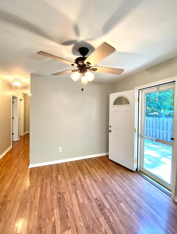 Photo - 6528 Rosebelle Ave