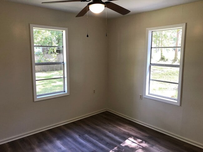 Photo - 215 5th Ave
