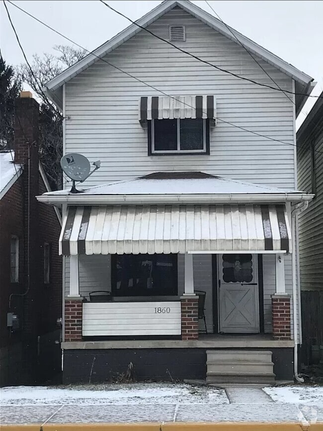 Building Photo - 1860 Main St Rental