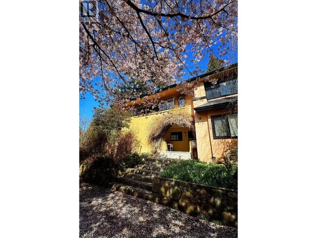 310 E St James Rd
