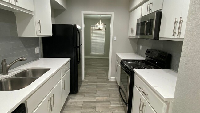 Building Photo - 1200-1202 N OConner Road Unit 1202