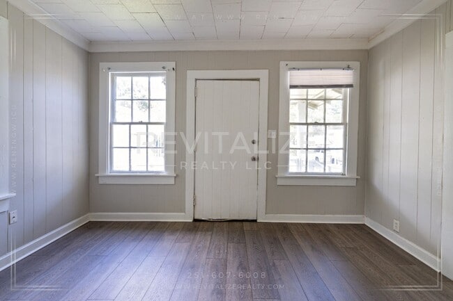 Photo - Updated 2 Bed 1 Bath Close to I-10, I-65, and HWY-90