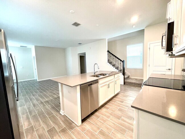 Photo - 4 bedroom 3.5 bath Solar Panels, The Cove at Waterside, LIKE NEW!