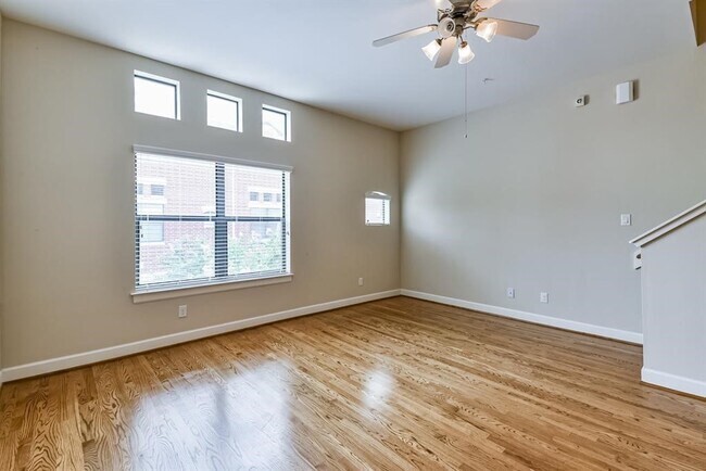 Photo - 11315 S Main St Unidad 304