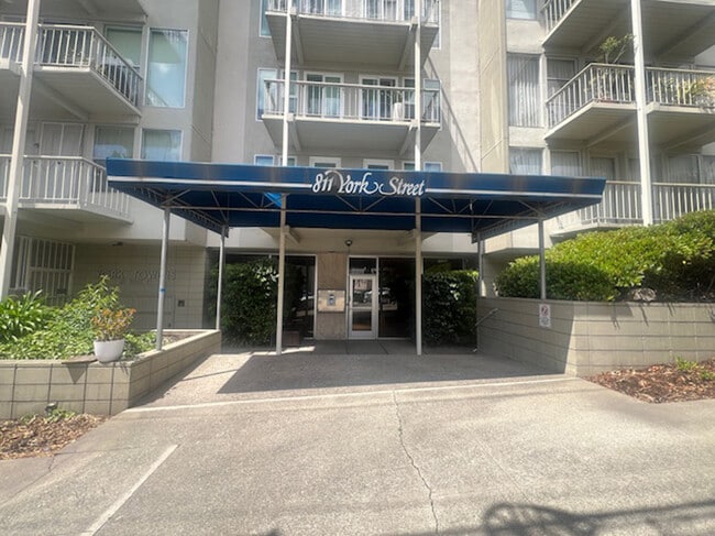 Building Photo - 811 York St Unit 131