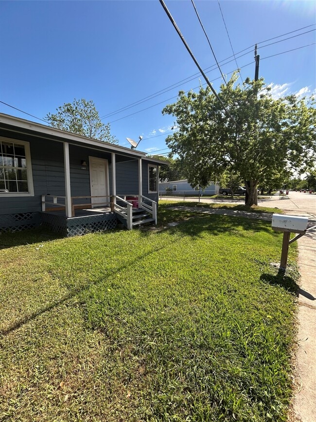 Photo - 1102 W 10th St