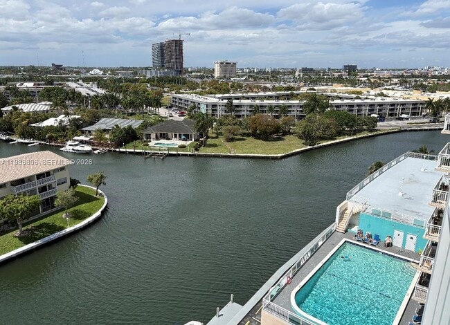 Building Photo - 427 Golden Isles Dr Unit 10D