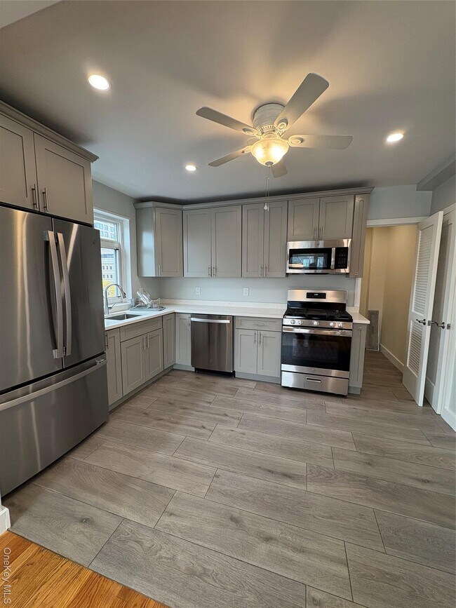 Building Photo - 300 Martine Ave Unit 6j