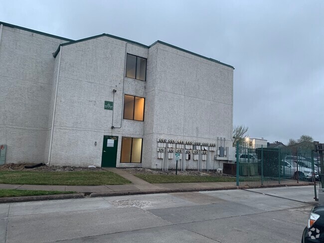 Building Photo - 2826 S Bartell Dr Unit F23 Rental