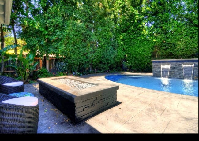 Building Photo - 15643 Woodfield Pl