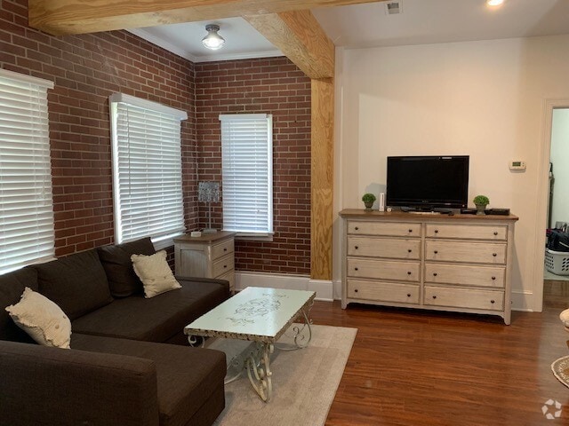 Building Photo - 152 3rd St Rental