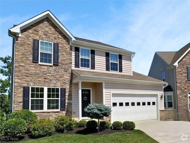 Building Photo - 5055 Lake Forest Dr Rental