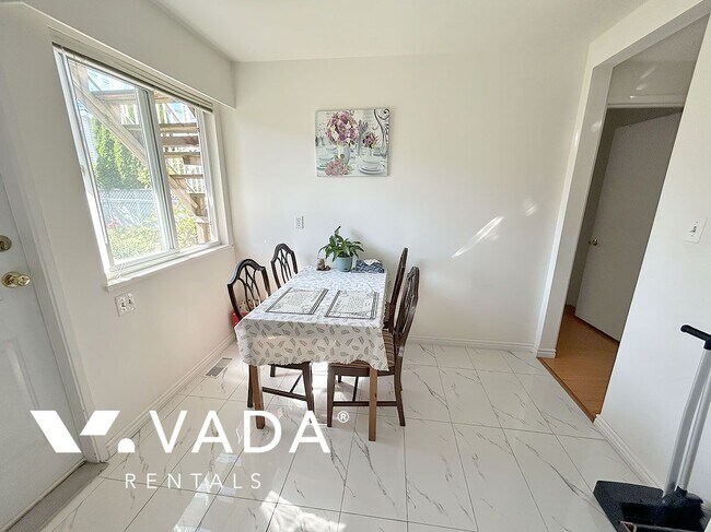 Photo - 3 Bedroom Lower Level Rental Home 8413B Os... Unit B