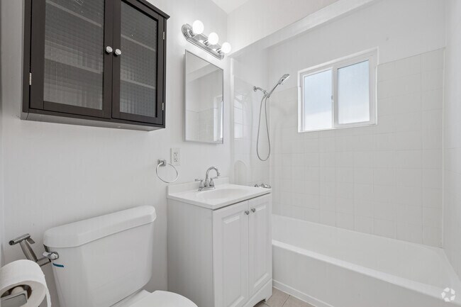 Studio - 410SF - Bathroom