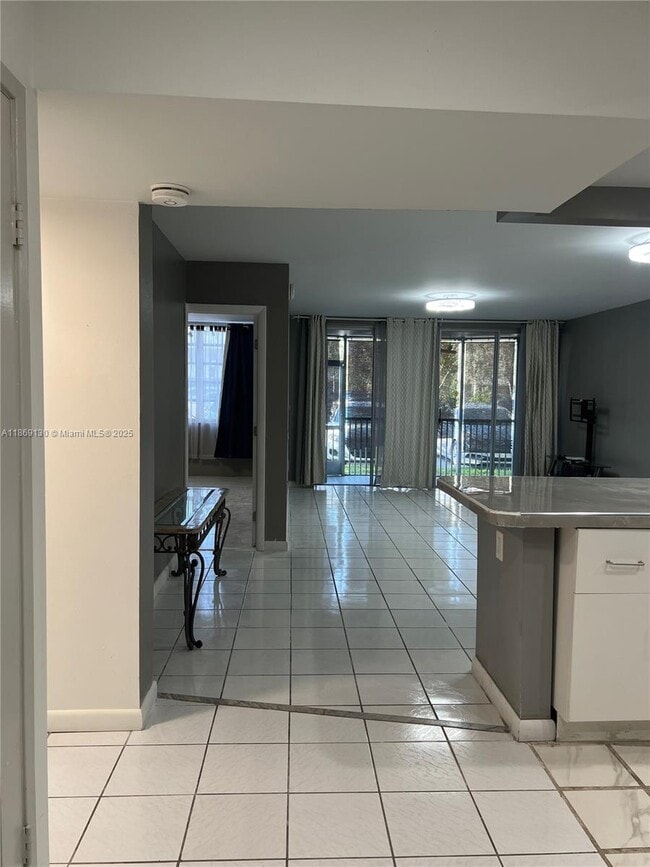 Photo - 1710 NE 191st St Unidad 1003