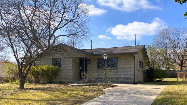 Photo - 204 Hillmoor Ln