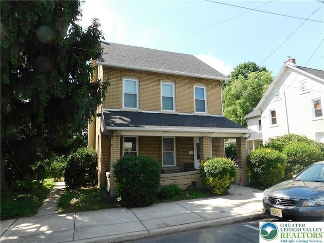 Photo - 1352 Main St House