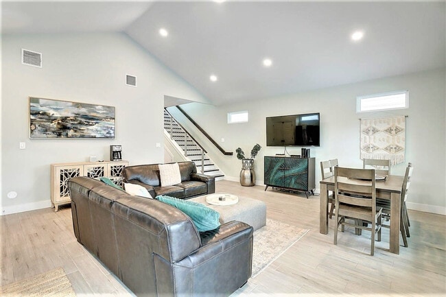 Photo - 224 E Oaks Ave Unit SI ID1023164P