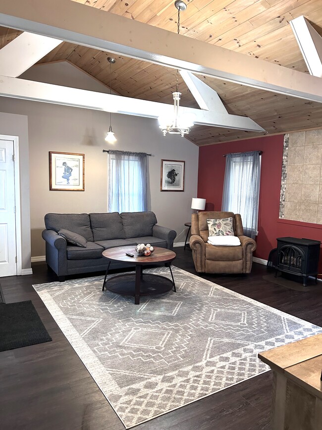 Building Photo - 16 Hillcrest St Unit 2