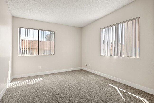 Chatsworth Plaza Apartments
