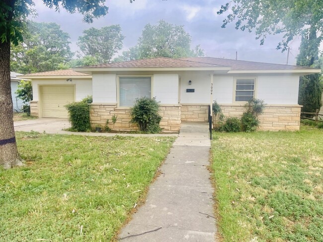 Building Photo - 3004 44th St Rental