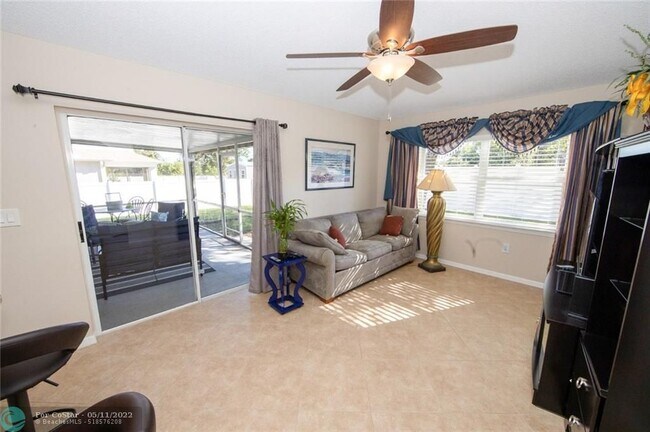 Photo - 1565 SW Hibiscus St