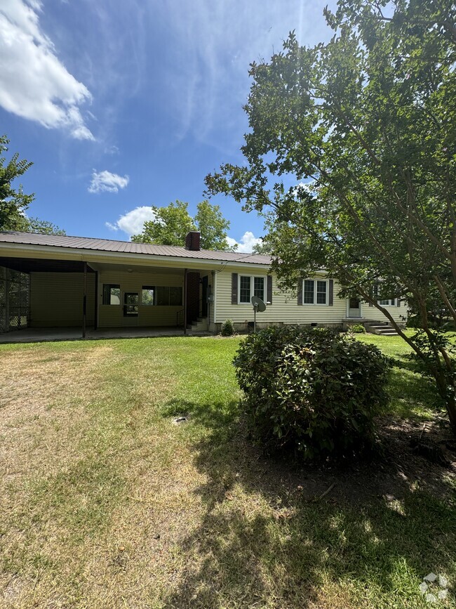 Single Family Ranch Style Home - 108 Bazemore St Rental