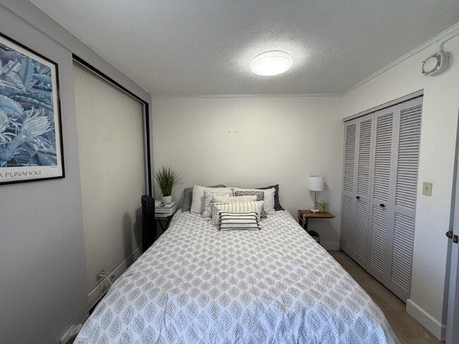 Photo - Fully Furnished 2BD/1BA w/ Diamond Head View – Renovated, Parking, In-Unit W/D Unit #1403