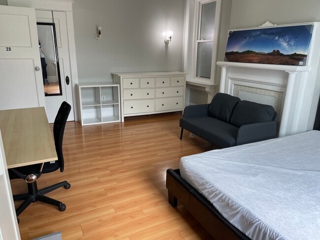 Photo - 746 Broughton St Unit 2B