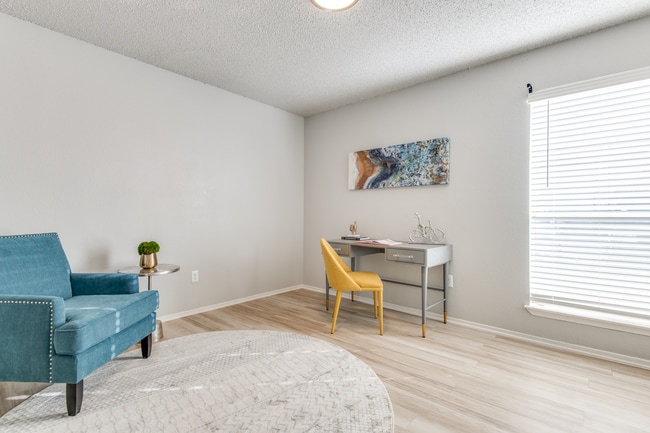 Photo - 8500 Harwood