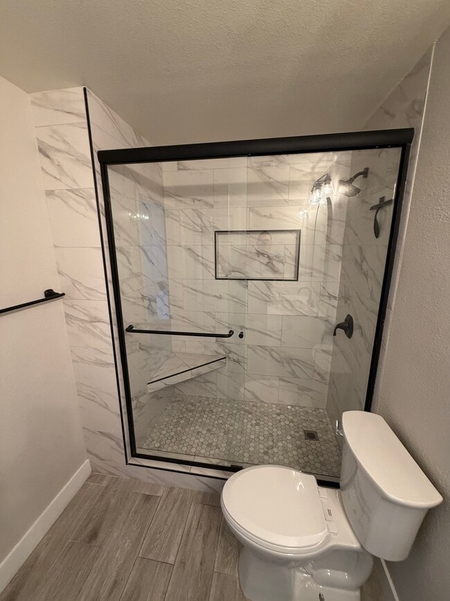 newly remodeled 2nd bathroom - 231 W Horizon Ridge Pky Unit 2311