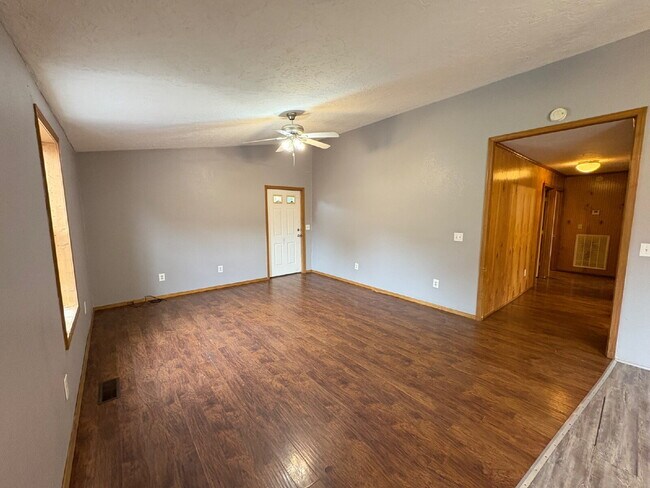 Photo - 111 Volunteer Dr