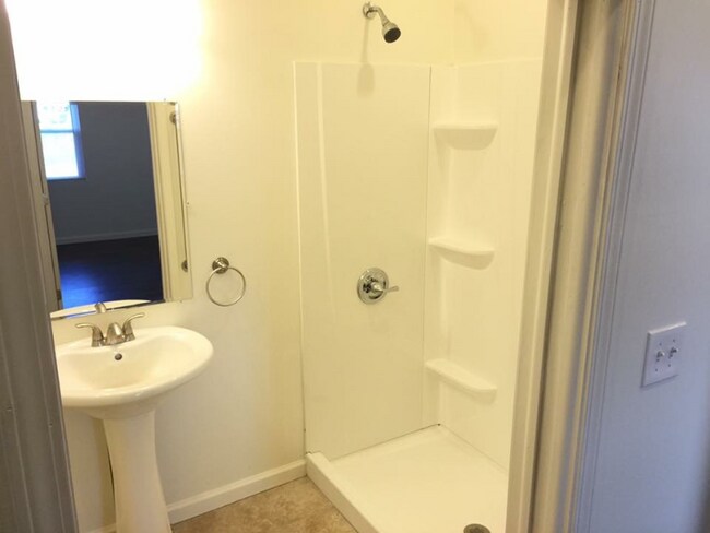 Photo - 102 N Gilfillan St
