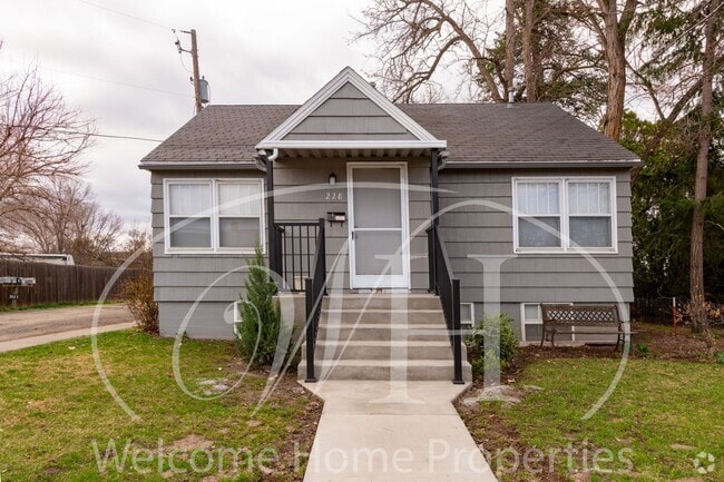 Building Photo - 228 SE 6th St Unit 228 SE 6th A Rental