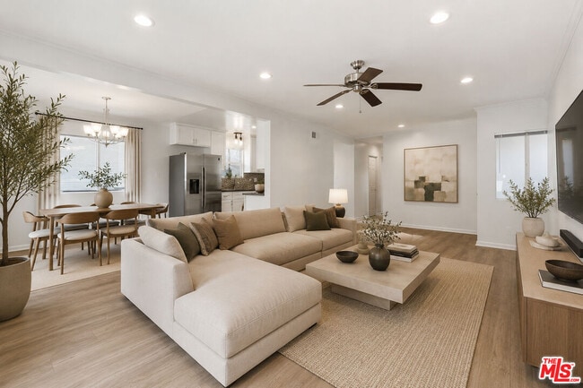 Building Photo - 6033 Fallbrook Ave