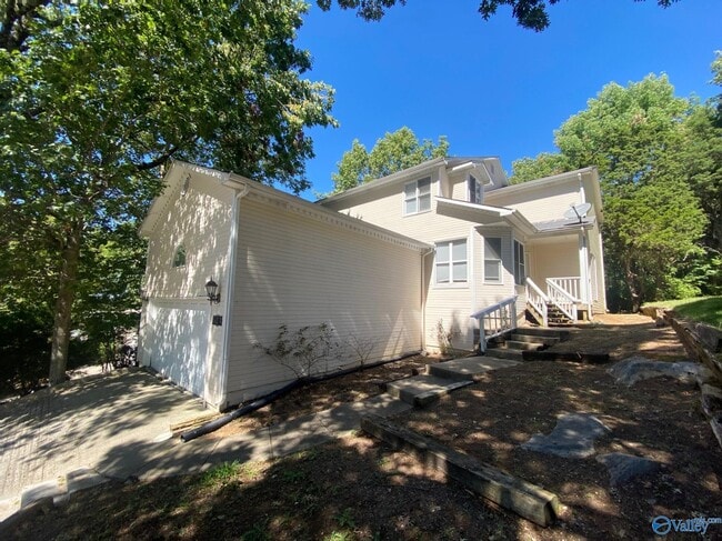 Photo - 523 Farmingdale Rd SE