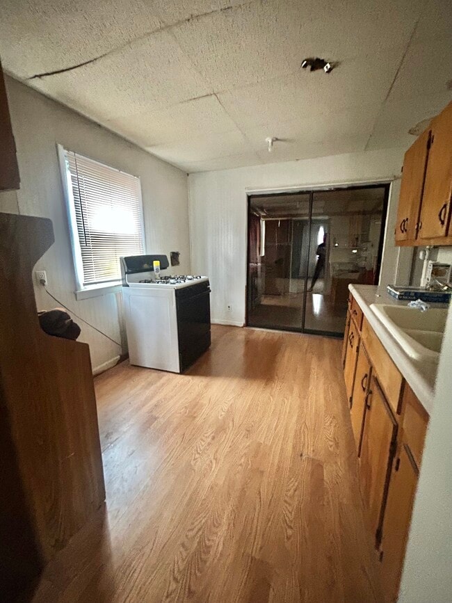 Photo - 205 S Commercial Ave