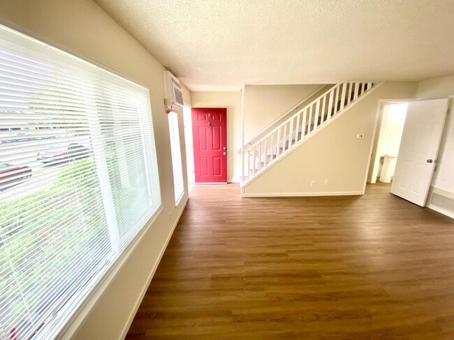 Photo - 692 Cabot Way