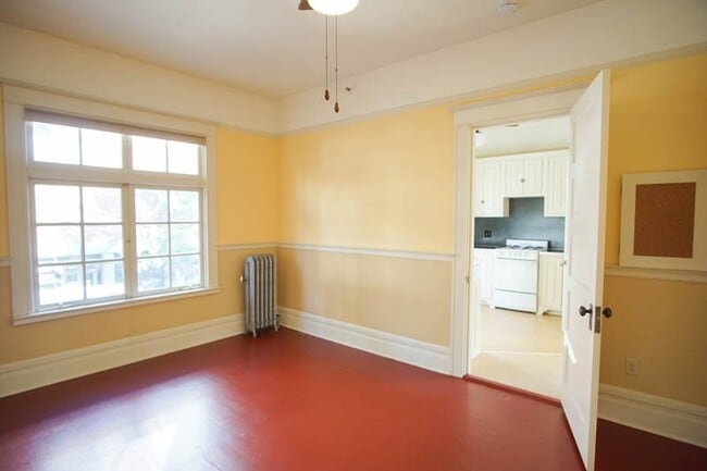 Photo - Meticulously Restored Vintage 1-Bed Ready Late January! Unidad 202